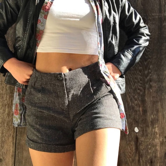 Loose Grainy Gray Shorts - Picture 3 of 5